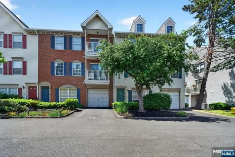 5 Krueger Court Newark NJ 07103