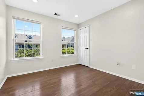 5 Krueger Court Newark NJ 07103