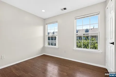 5 Krueger Court Newark NJ 07103
