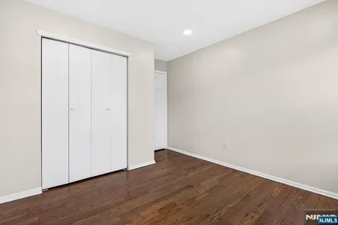 5 Krueger Court Newark NJ 07103