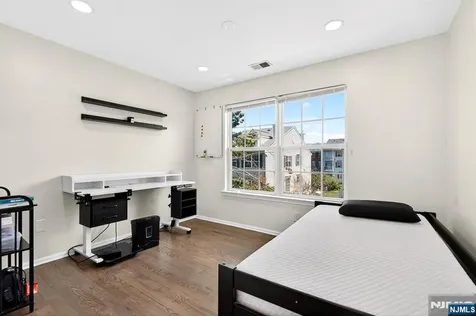 5 Krueger Court Newark NJ 07103