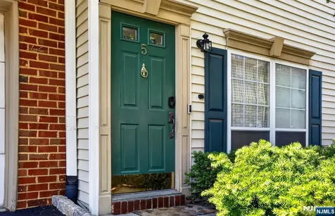 5 Krueger Court Newark NJ 07103