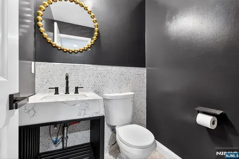 5 Krueger Court Newark NJ 07103