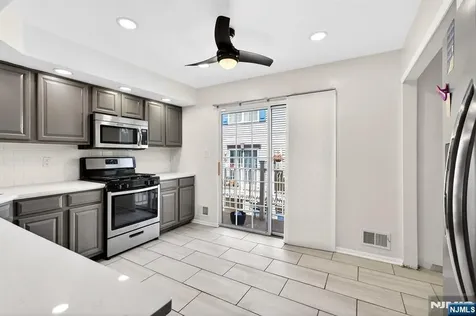 5 Krueger Court Newark NJ 07103