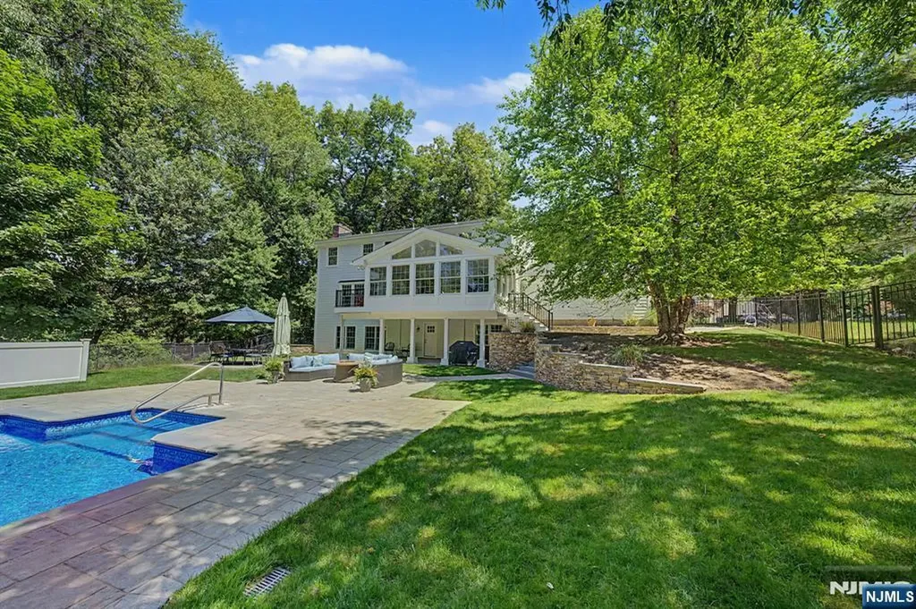 11 Goose Cove Lane Ramsey NJ 07446