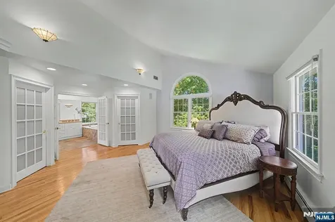 11 Goose Cove Lane Ramsey NJ 07446