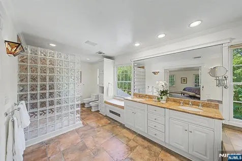 11 Goose Cove Lane Ramsey NJ 07446