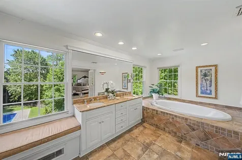 11 Goose Cove Lane Ramsey NJ 07446