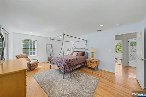 11 Goose Cove Lane Ramsey NJ 07446