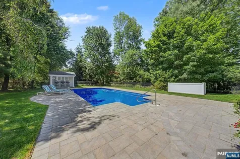 11 Goose Cove Lane Ramsey NJ 07446