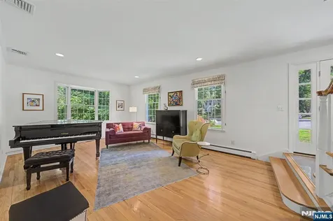11 Goose Cove Lane Ramsey NJ 07446