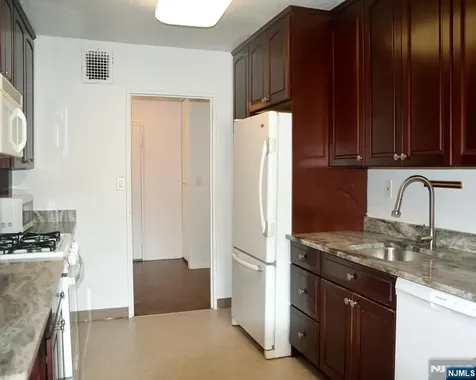2200 N Central Road Fort Lee NJ 07024