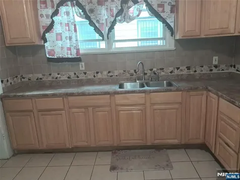 19 Bayview Newark NJ 07112