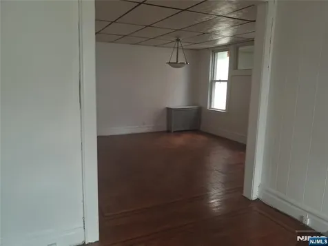 19 Bayview Newark NJ 07112