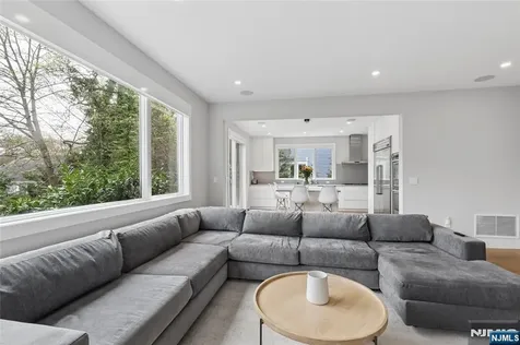 34 Merrifield Way Cresskill NJ 07626