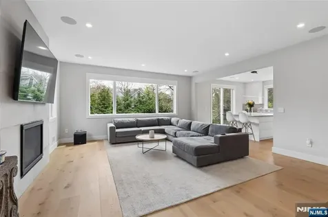 34 Merrifield Way Cresskill NJ 07626