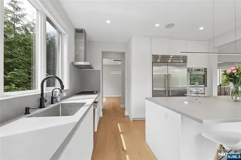 34 Merrifield Way Cresskill NJ 07626