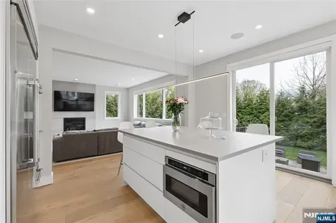 34 Merrifield Way Cresskill NJ 07626