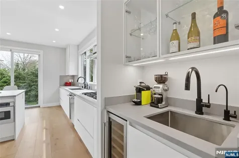 34 Merrifield Way Cresskill NJ 07626