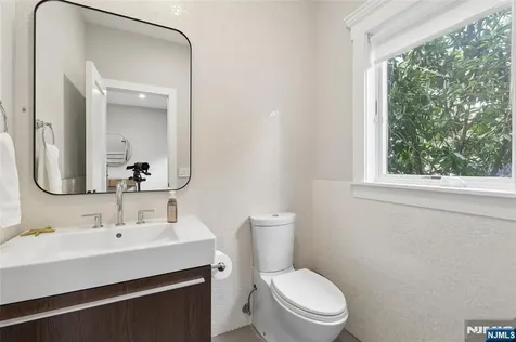 34 Merrifield Way Cresskill NJ 07626