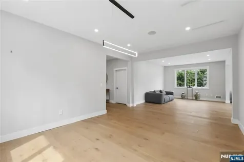 34 Merrifield Way Cresskill NJ 07626