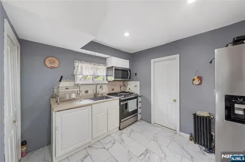 256 Fycke Lane Teaneck NJ 07666