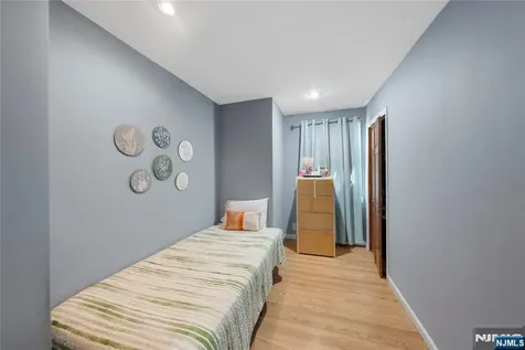 256 Fycke Lane Teaneck NJ 07666