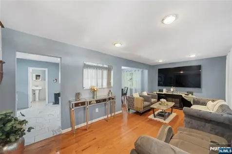 256 Fycke Lane Teaneck NJ 07666