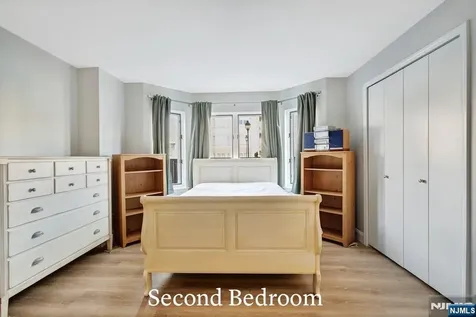 301 Chase Court Edgewater NJ 07020