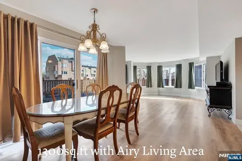 301 Chase Court Edgewater NJ 07020