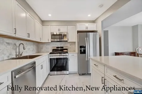 301 Chase Court Edgewater NJ 07020