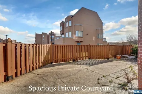301 Chase Court Edgewater NJ 07020