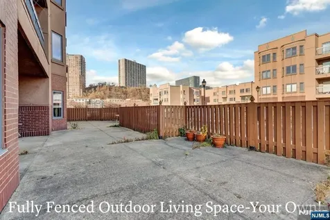 301 Chase Court Edgewater NJ 07020