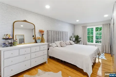 28 Garden Place Edgewater NJ 07020