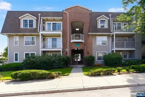 28 Garden Place Edgewater NJ 07020