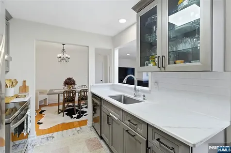 28 Garden Place Edgewater NJ 07020
