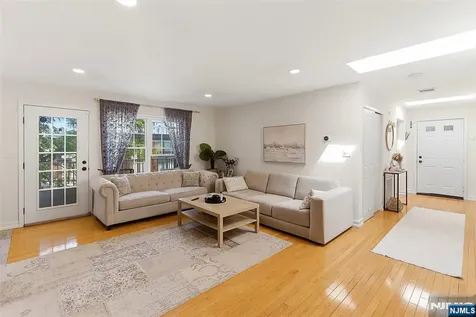 28 Garden Place Edgewater NJ 07020