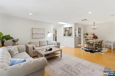 28 Garden Place Edgewater NJ 07020