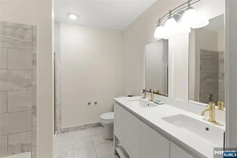 28 Garden Place Edgewater NJ 07020