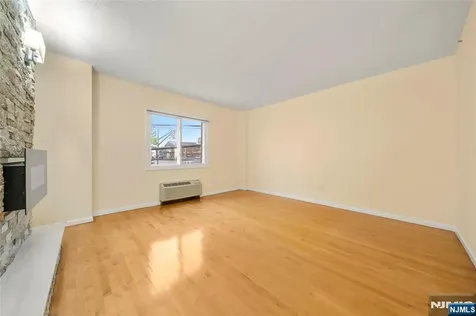 399 11th Palisades Park NJ 07650