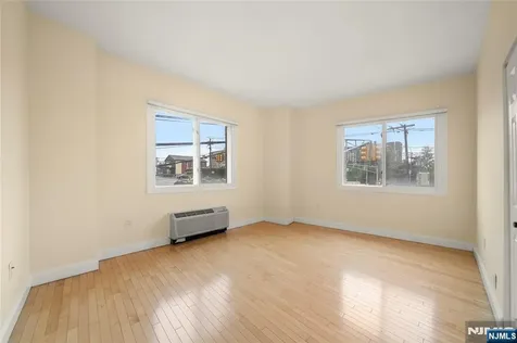 399 11th Palisades Park NJ 07650