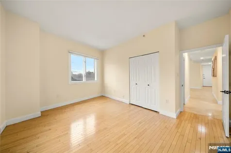 399 11th Palisades Park NJ 07650
