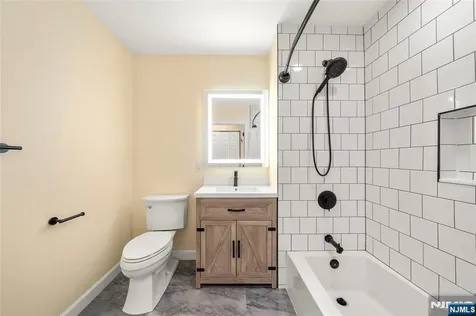 399 11th Palisades Park NJ 07650