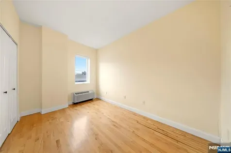 399 11th Palisades Park NJ 07650