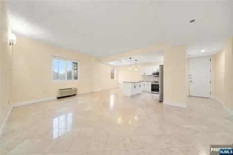 399 11th Palisades Park NJ 07650