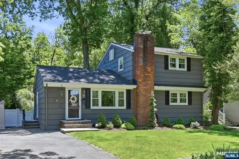 36 Calumet Avenue Oakland NJ 07436