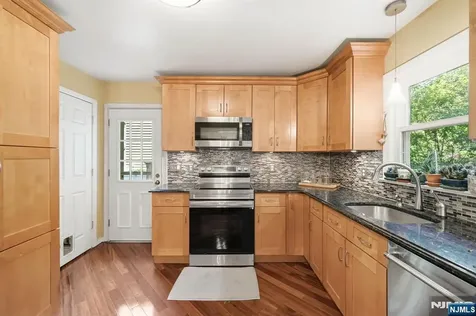 36 Calumet Avenue Oakland NJ 07436