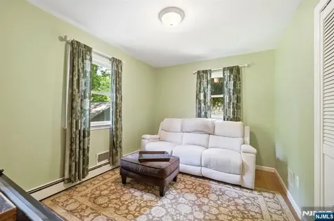 36 Calumet Avenue Oakland NJ 07436