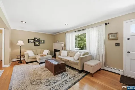 36 Calumet Avenue Oakland NJ 07436