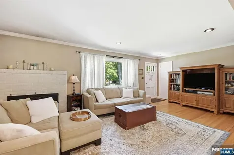 36 Calumet Avenue Oakland NJ 07436